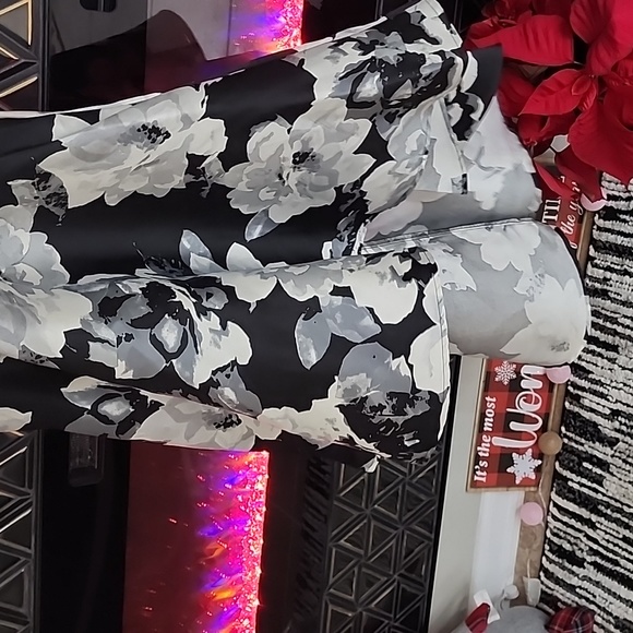 Kids dress size 10 - Picture 3 of 5